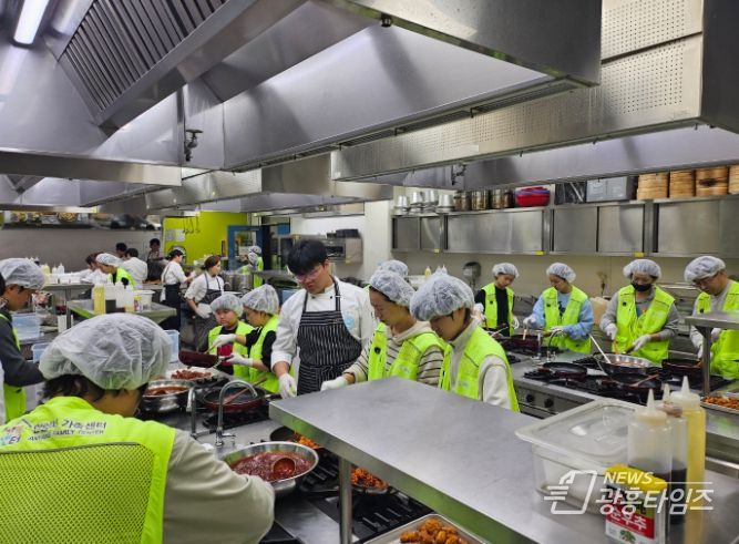 안양시가족센터 모두가족봉사단, ‘사랑의 도시락’ 200개 전달