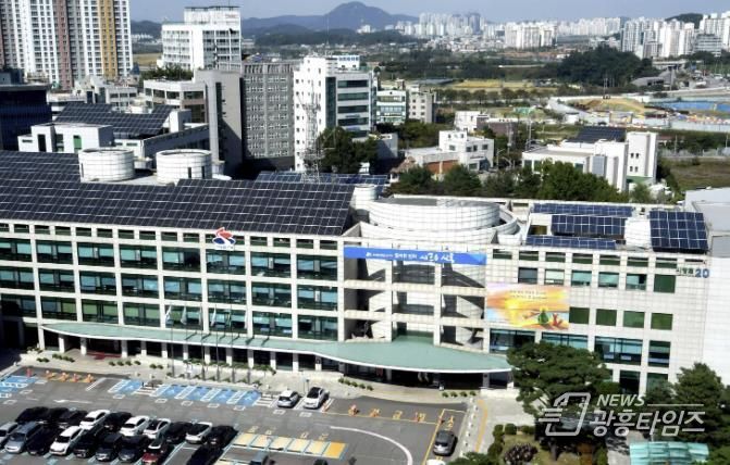 시흥시청 옥상에 설치한 시흥시민햇빛발전소