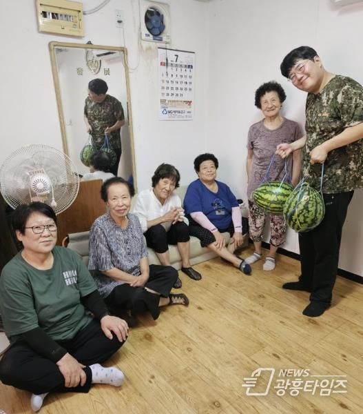 시흥시 매화교회, 매화동 15개 경로당에 '사랑의 수박' 나눔 행사 펼쳐