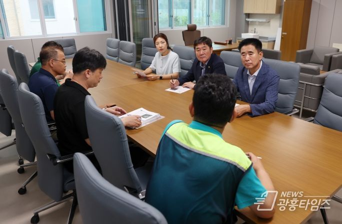 성길용·전예슬 오산시의원, 마루초 개교 앞두고 현장 점검