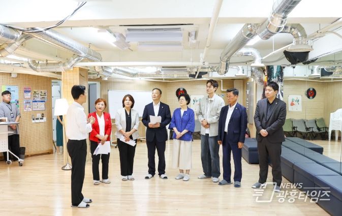 안산시의회 기획행정위원회 위원들이 지난 8월 29일 안산시 청년센터 상상대로 제2차 추가경정 예산 심의 관련 현장활동을 실시했다.