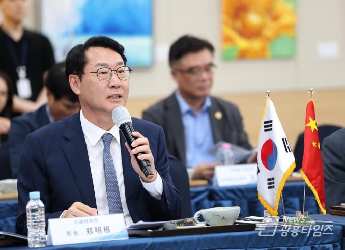 정명근 화성특례시장이 2일 열린 중국 웨이하이시 경제교류간담회에서 발언하고 있다