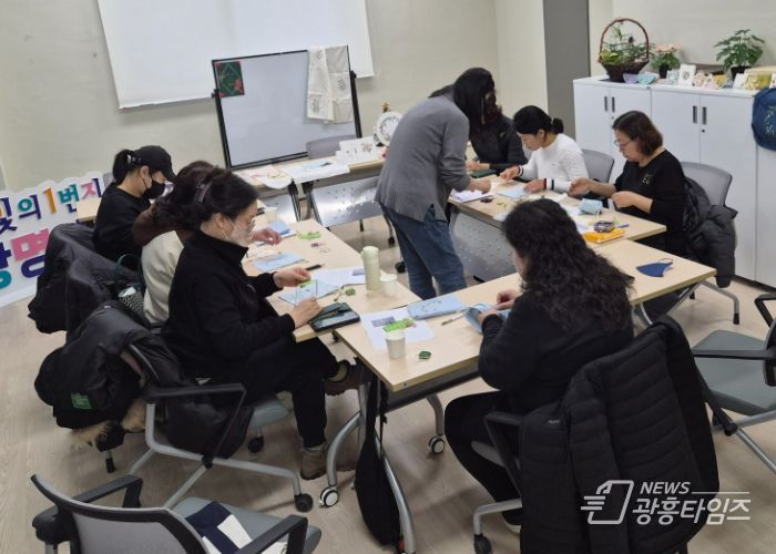 광명시 광명1동 주민자치회는 내년도 본격 운영에 앞서 주민자치센터 홍보와 주민 수요 파악을 위한 ‘주민자치프로그램 시범 운영’을 시작했다.