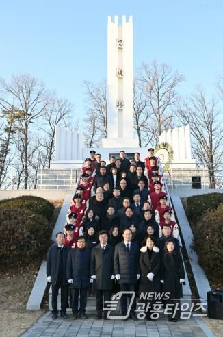 경북교육청, 충혼탑 참배와 새해 다짐식으로 2026년 힘찬 출발!
