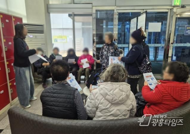 시흥도시공사, 국민체육센터 어르신 대상 ‘무인 단말기 이용’ 교육 실시