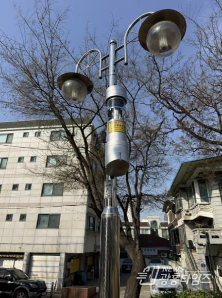 강남어린이공원에 설치된 해충유인퇴치기