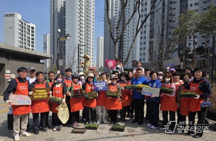 철산4동, 주민과 함께하는 마을 꽃 심기