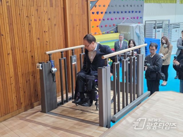 박재용 의원, 교육현장 무대 접근성 체험... 포용적 환경 조성 논의
